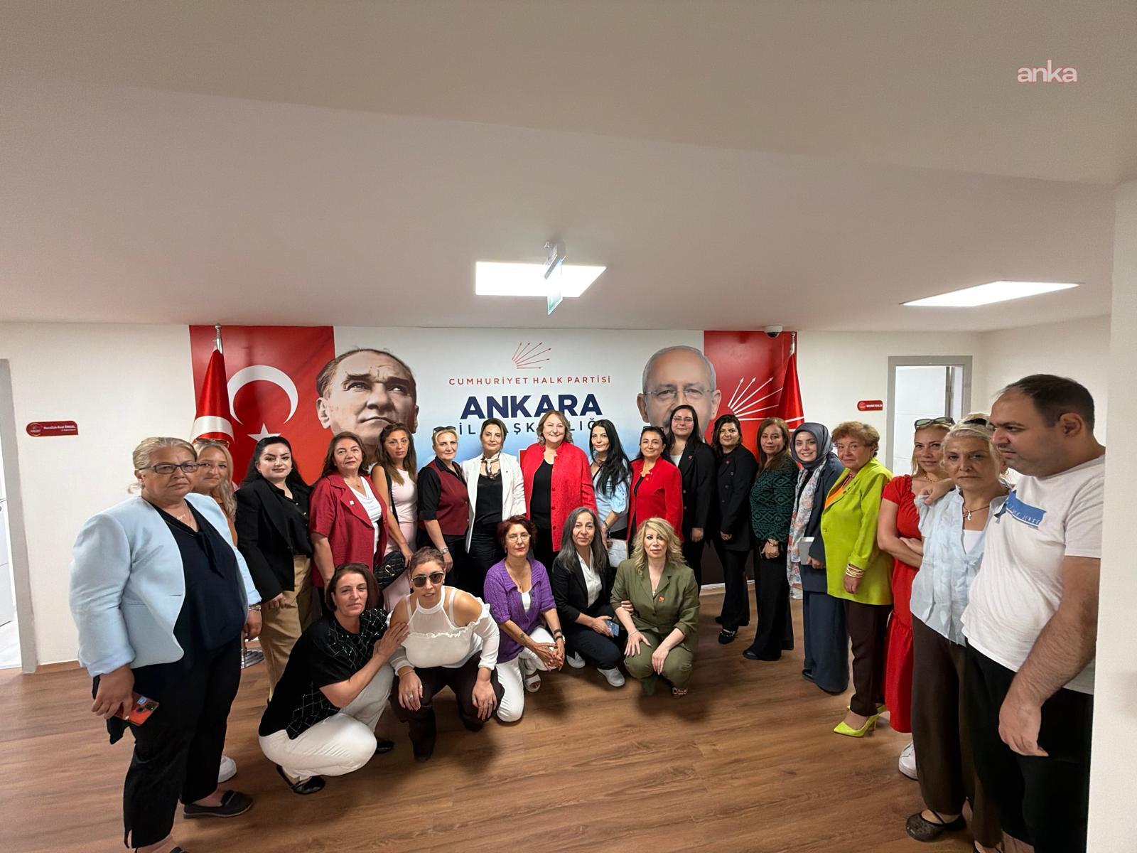 Kadın Kolları